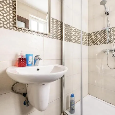 F8 Modern And Bright In Malta