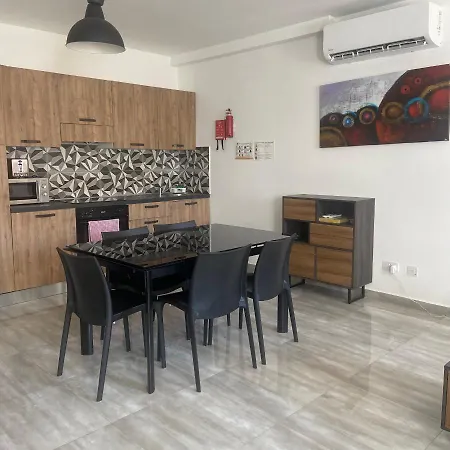 F8 Modern And Bright In Malta