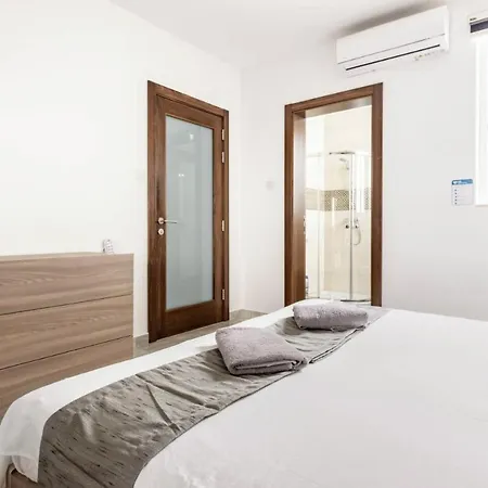 F8 Modern And Bright In Malta