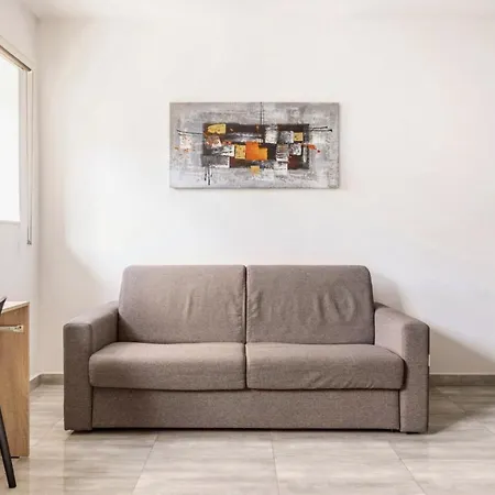 F8 Modern And Bright In Malta
