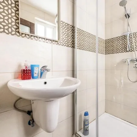 F8 Modern And Bright In Malta *