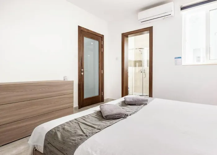 F8 Modern And Bright In Malta